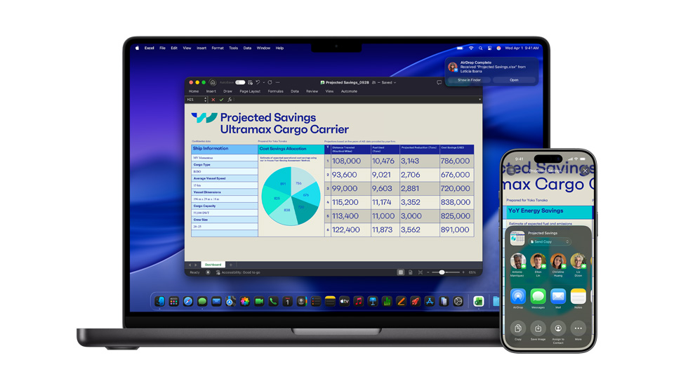 Mac과 iPhone에 Excel 문서가 표시되어 있는 모습. Mac에는 배경에 macOS Tahoe 화면 보호기가 있습니다.