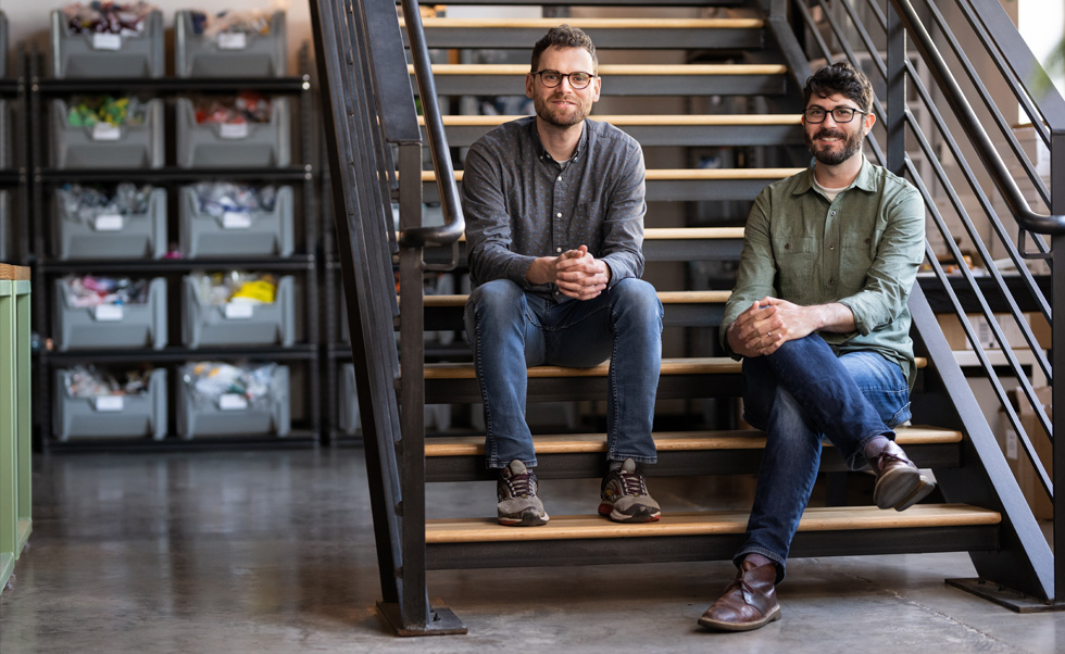 Los cofundadores Noah Lee y Dane Jensen se han propuesto darle un impulso a la industria textil.