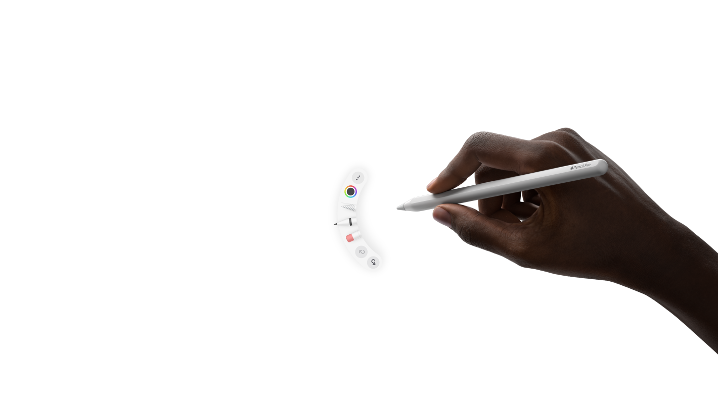 جهاز iPad Pro، الجزء العلوي الخارجي، الوضع الأفقي، لون أسود فلكي، على اليمين يد تحمل قلم Apple Pro، ترسم وتدوّن الملاحظات على عرض تقديمي في Keynote مع صور ورسوم بيانية متنوعة ونص مكتوب بخط اليد
